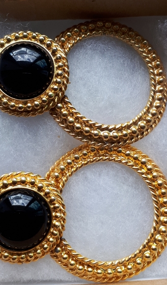 Vintage clip on earrings Gold and Black - Picture 5 of 9